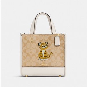 Coach Dempsey Tote 22 In Signature Canvas With Tiger